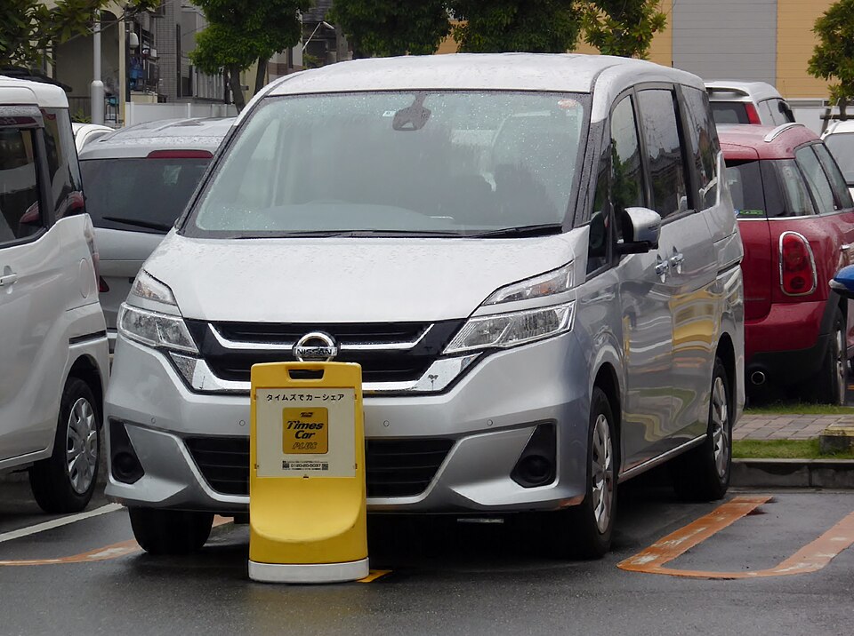 日産 セレナ 5代目 の正面写真