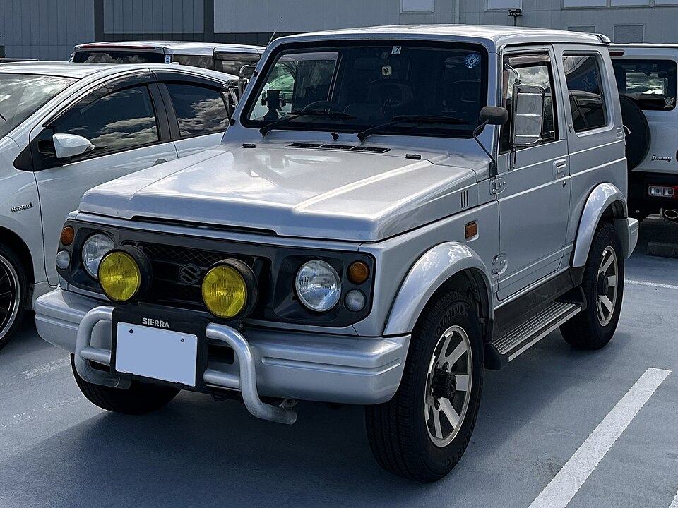 スズキ ジムニー シエラ 初代 (JB43) の正面写真
