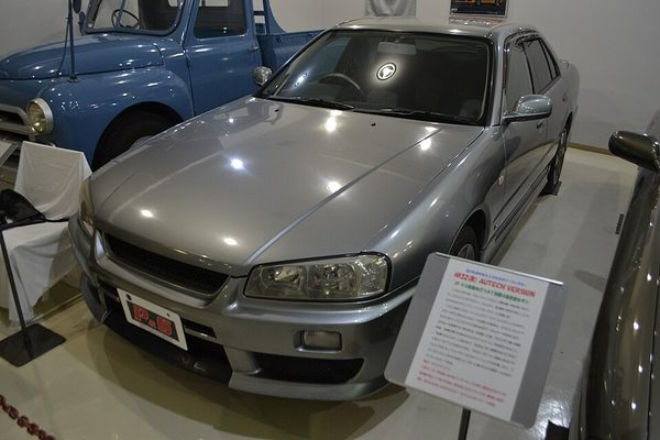 スカイライン 10代目 (R34) の外観写真