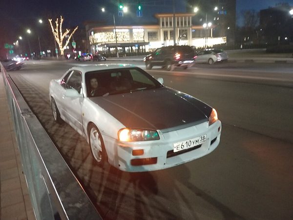 スカイライン 10代目 (R34) の正面写真