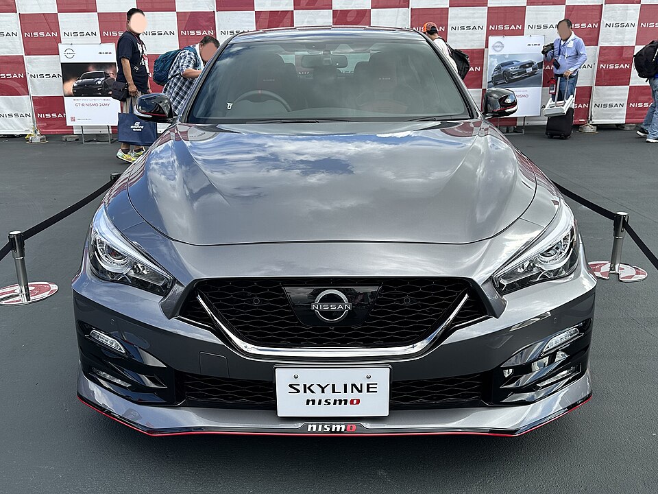 日産 スカイライン 13代目 (V37) NISMO の正面写真