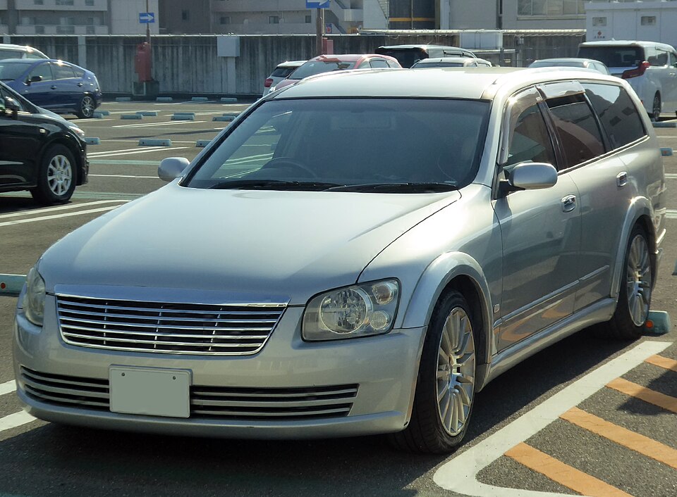 日産 ステージア 2代目 の正面写真