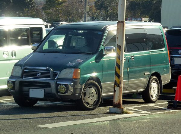 ステップワゴン 初代 の正面写真