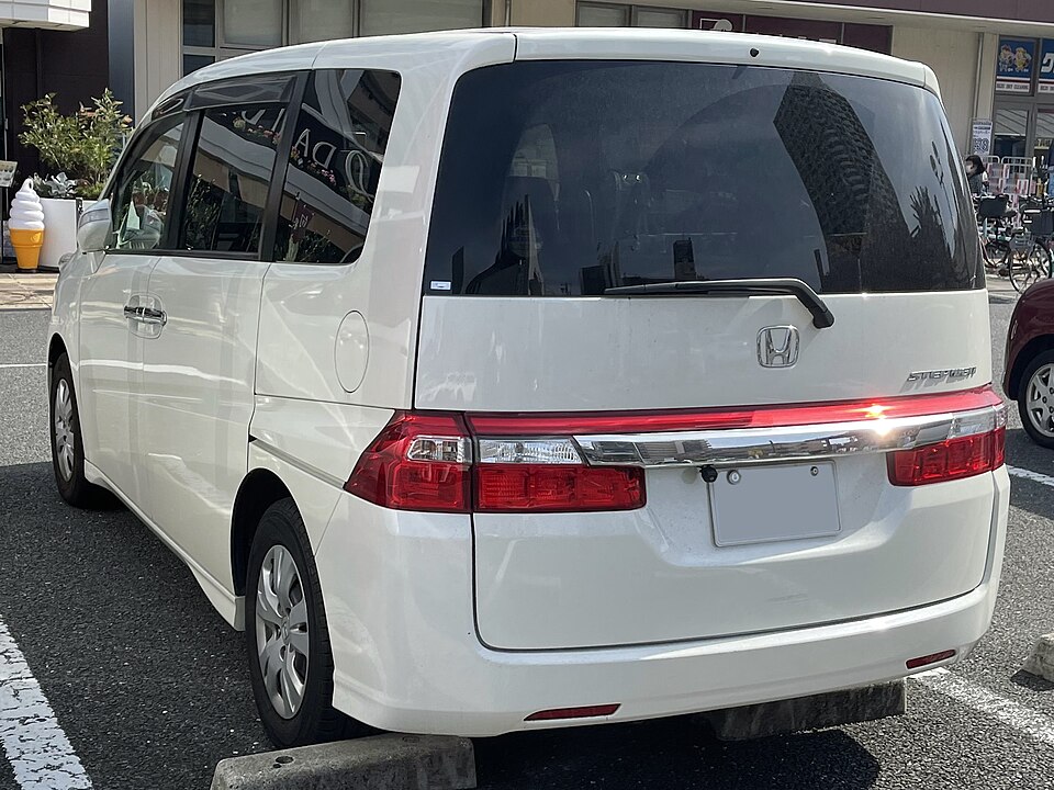 ホンダ ステップワゴン 3代目 の後方写真