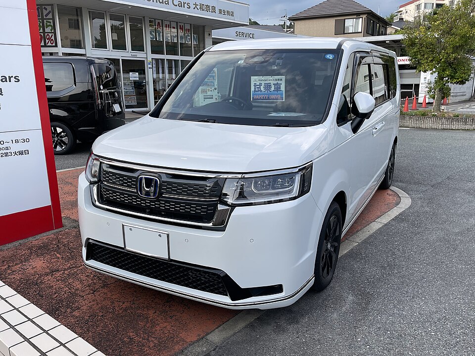 ホンダ ステップワゴン 6代目 スパーダ の正面写真