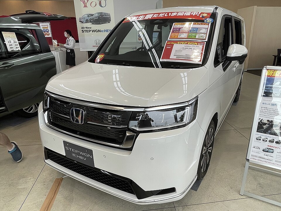 ホンダ ステップワゴン 6代目 スパーダ の正面写真