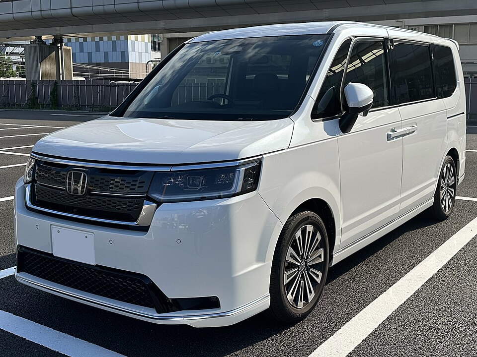 ホンダ ステップワゴン 6代目 スパーダ の正面写真
