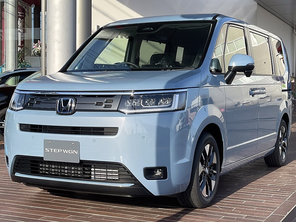 ホンダ ステップワゴン 6代目 の正面写真