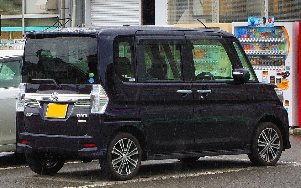 ダイハツ タント 3代目 カスタム の後方写真