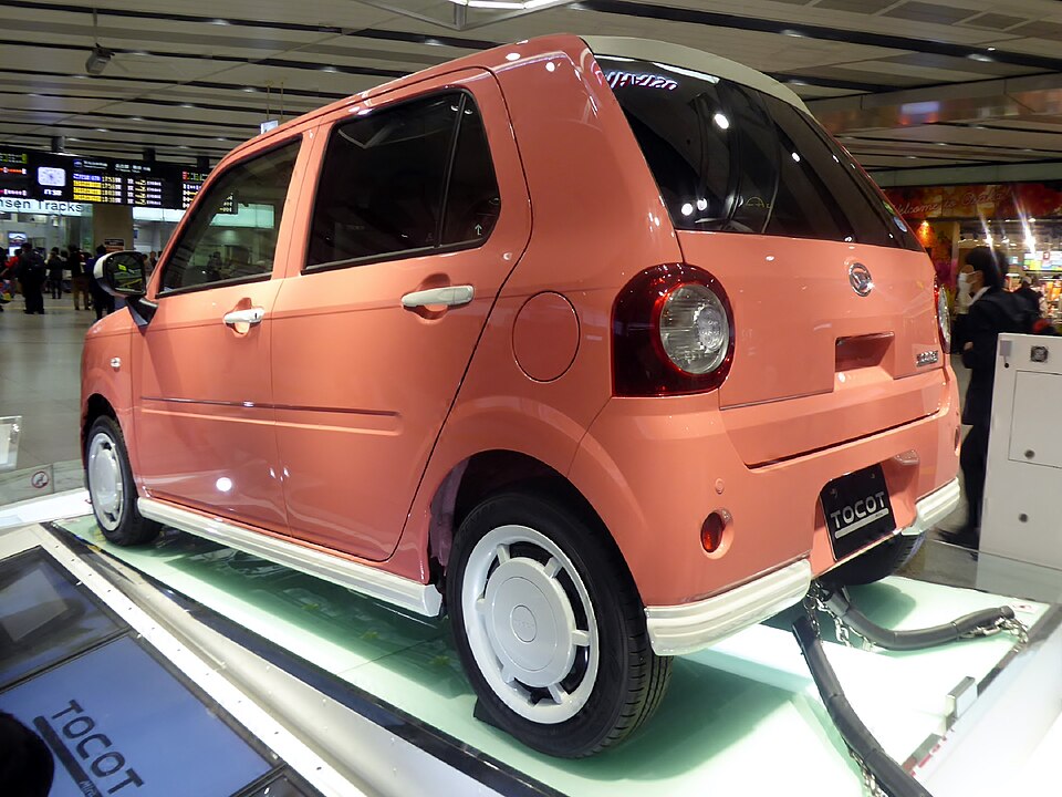 ダイハツ ミラ トコット 初代 の後方写真