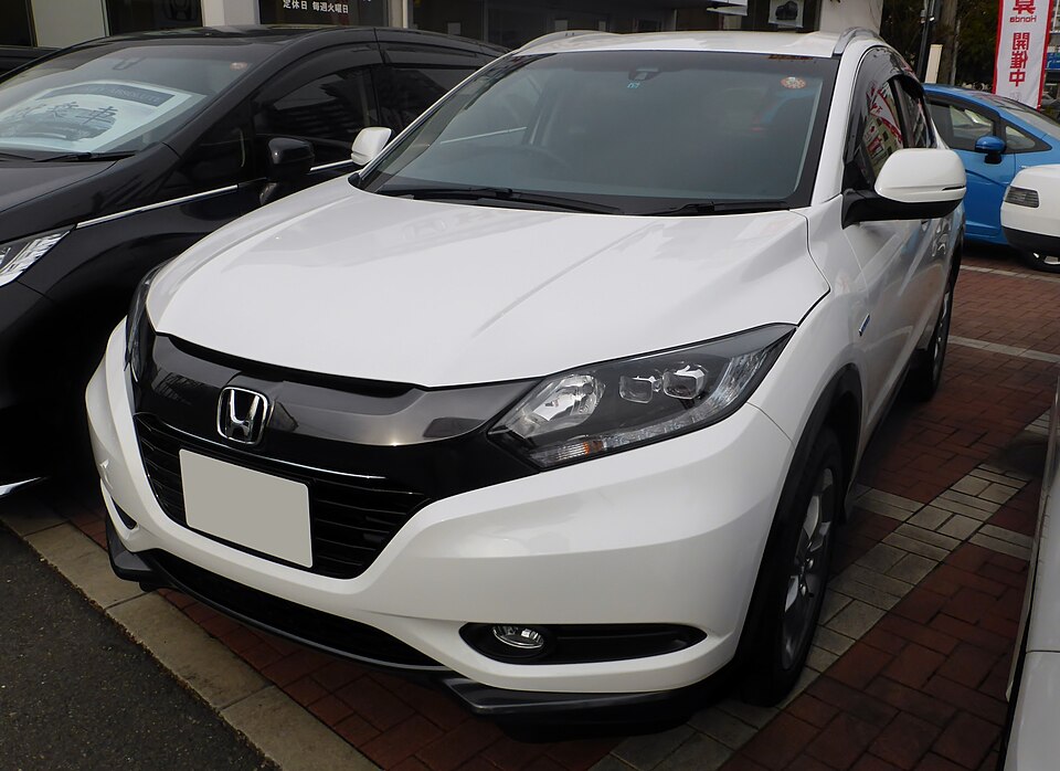 ホンダ ヴェゼル 初代 の斜め前写真