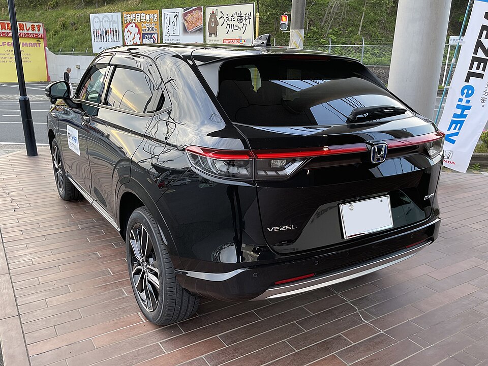 ホンダ ヴェゼル 2代目 の後方写真
