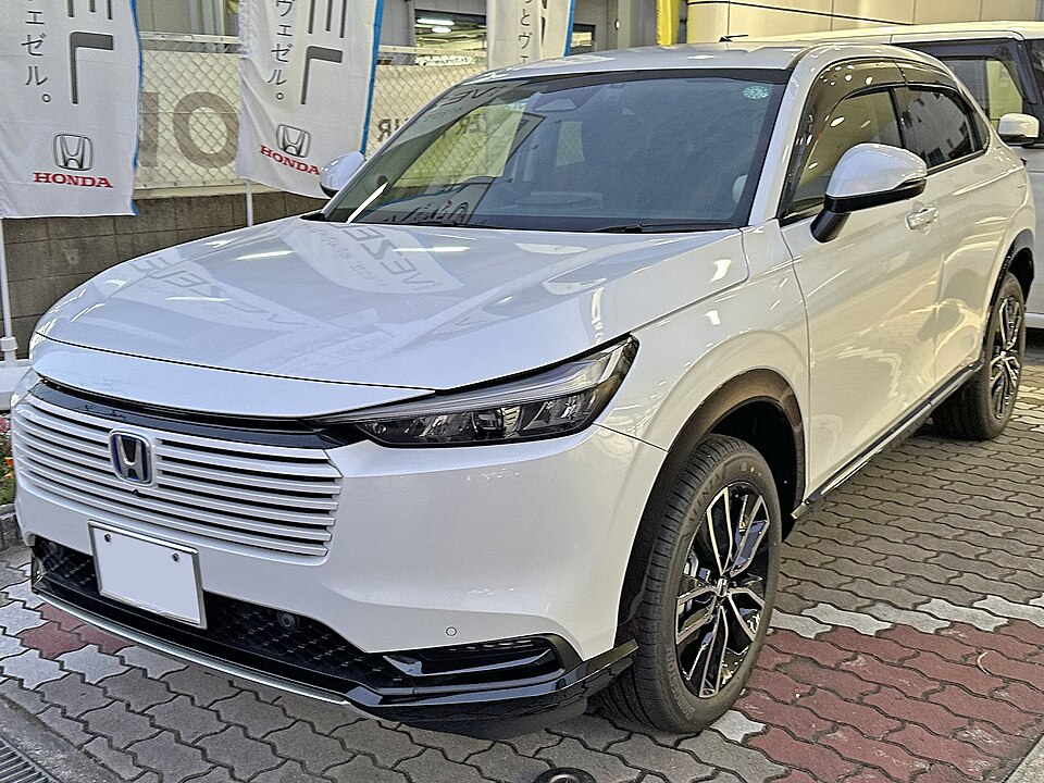 ホンダ ヴェゼル 2代目 の斜め前写真