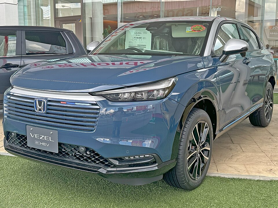 ホンダ ヴェゼル 2代目 の斜め前写真
