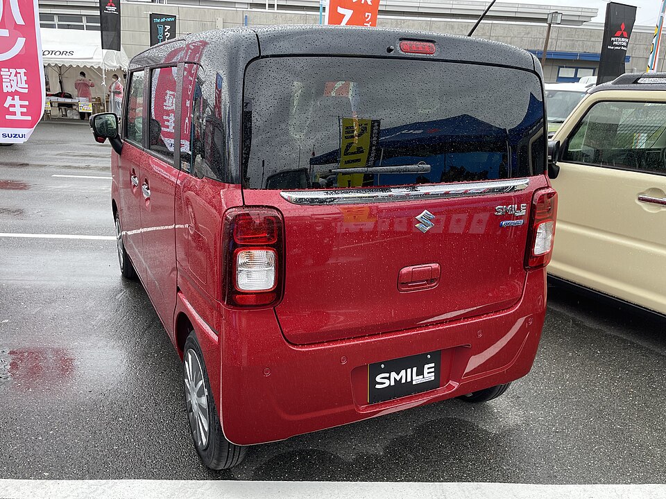 スズキ ワゴンRスマイル 初代 の後方写真