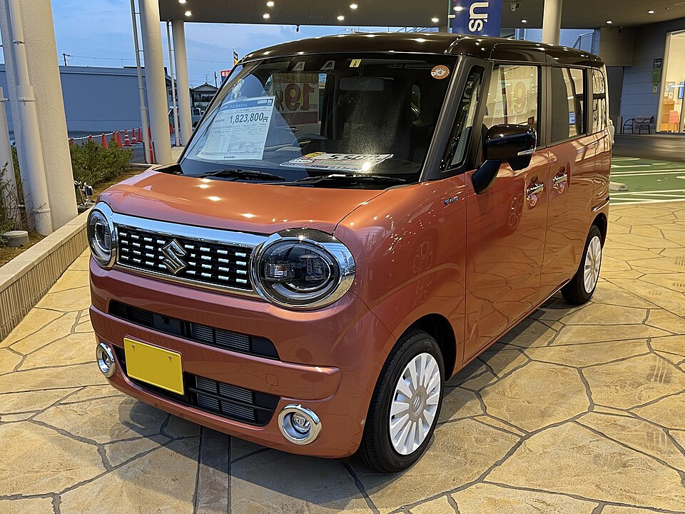 スズキ ワゴンRスマイル 初代 の正面写真
