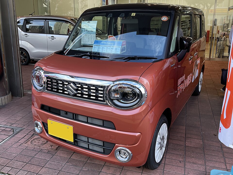 スズキ ワゴンRスマイル 初代 の正面写真