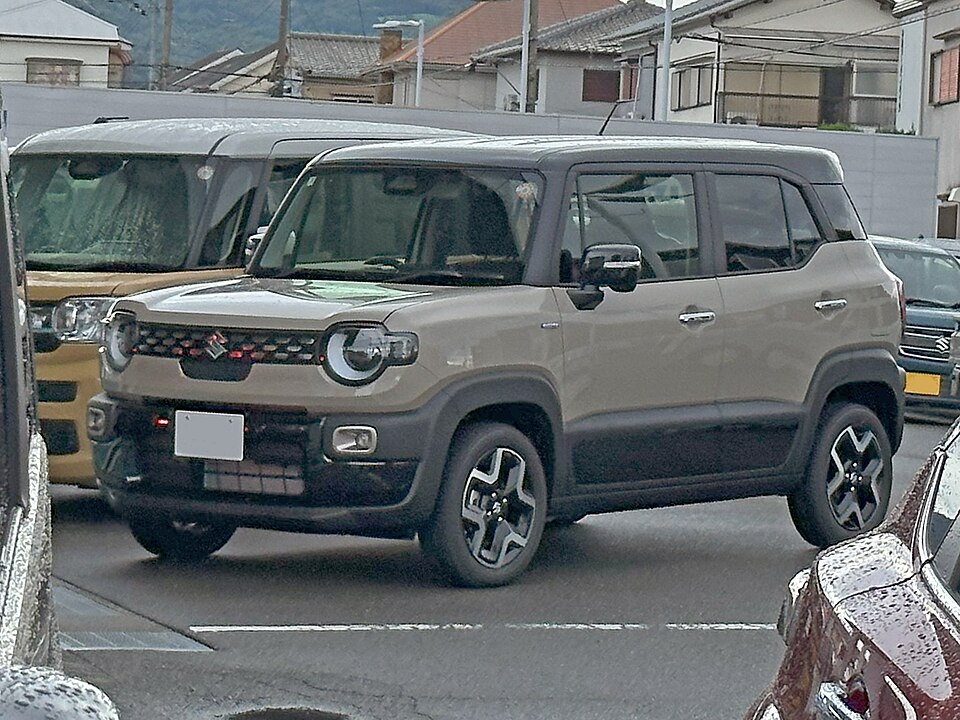 スズキ クロスビー 2代目 の正面写真
