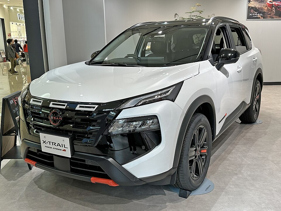 日産 エクストレイル 4代目 ROCK CREEK の斜め前写真