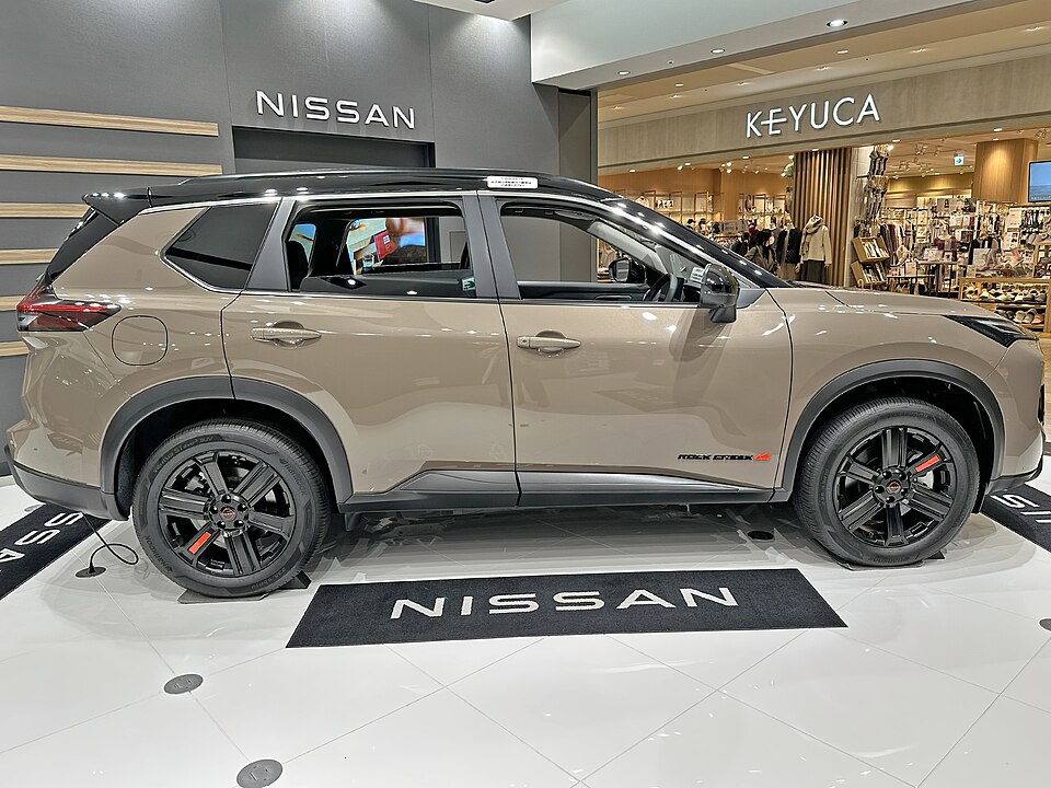 日産 エクストレイル 4代目 ROCK CREEK の横写真