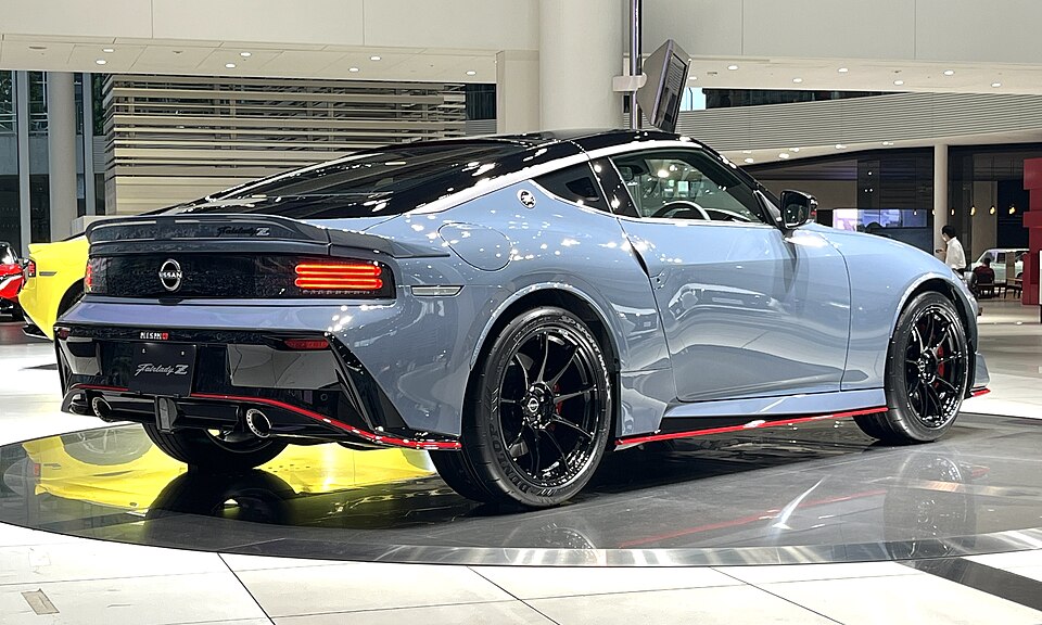 日産 フェアレディZ 7代目 NISMO の後方写真