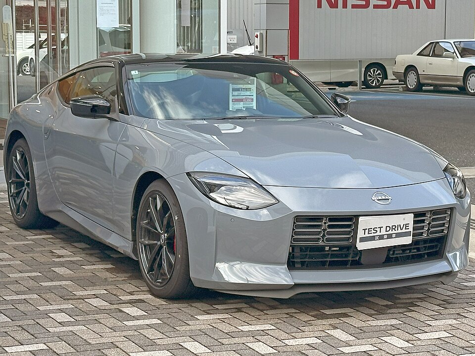 日産 フェアレディZ 7代目 の斜め前写真