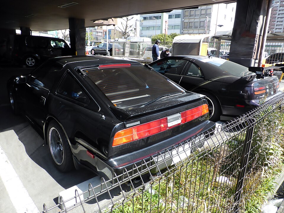 日産 フェアレディZ 4代目 の後方写真